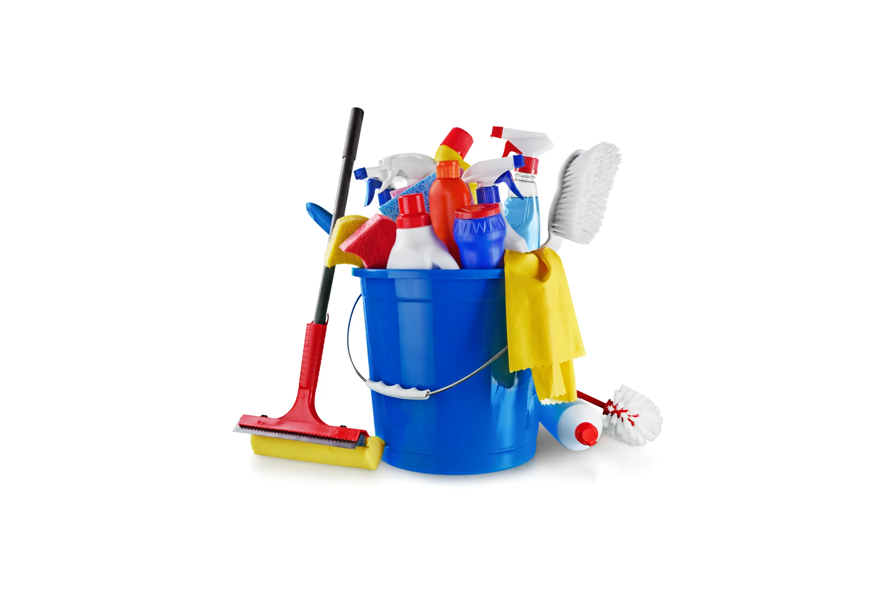 Equipamentos básicos de limpeza: baldes, vassouras etc.
